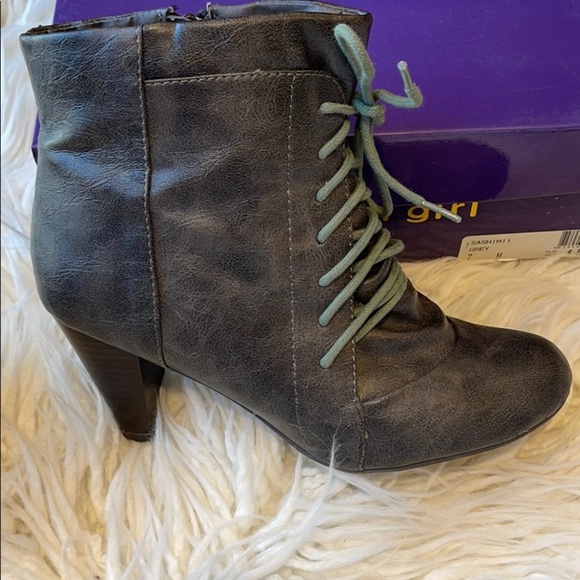 Madden girl Sashimi Grey Bootie - Picture 2 of 13